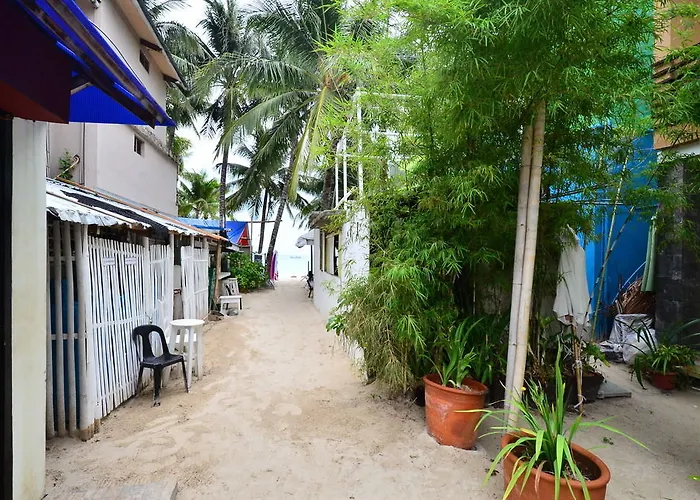 Zen Rooms Station 1 White Beach