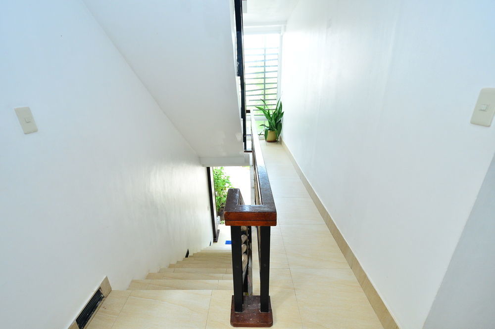 Hotel Zen Station 1 White